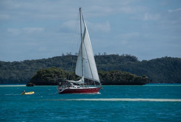 Casteele negotiating the spit on their way to an anchorage at the main pass